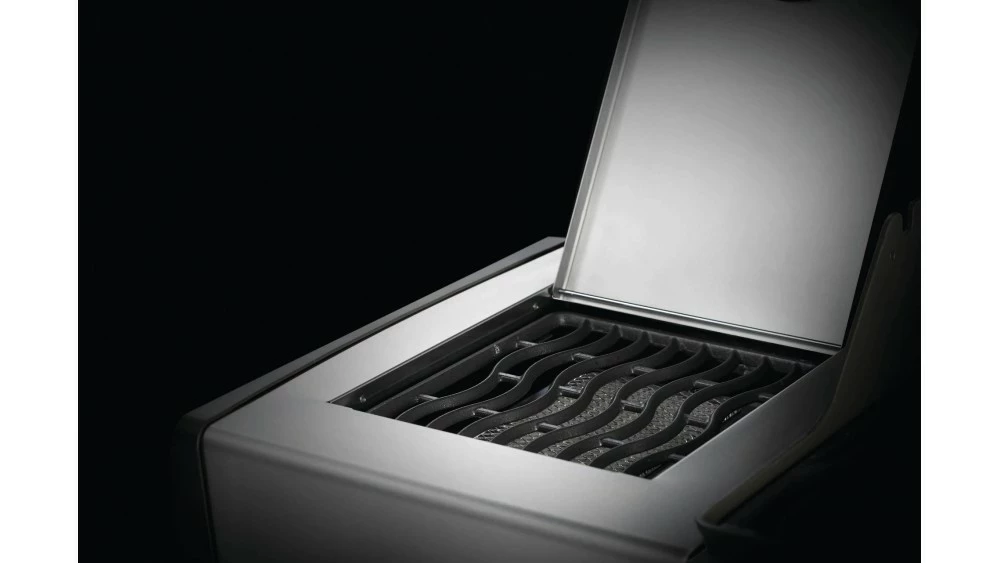 Napoleon Rogue RXT525SIBPSS-1-GB Gas BBQ - Free Cover & Accessories 5 Napoleon Rogue RXT525SIBPSS-1-GB Gas BBQ - Free Cover & Accessories - Image 5